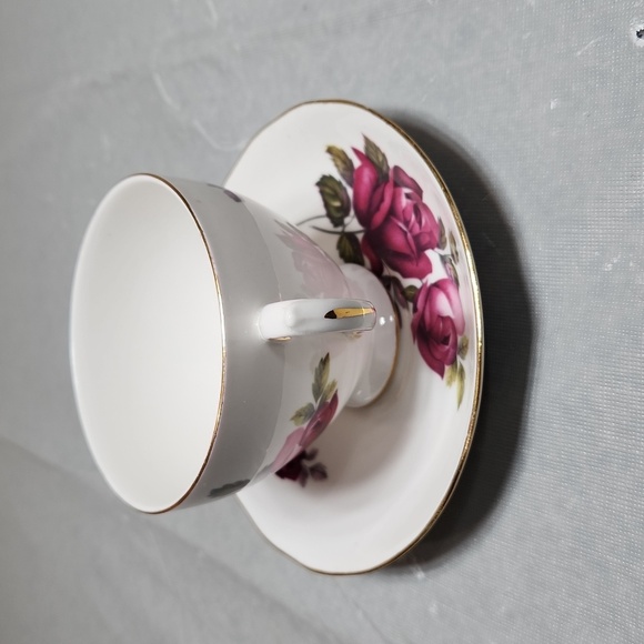 Queen Anne Bone China Teacup - Picture 2 of 9